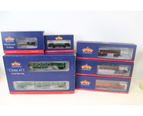 Railway Bachmann 00 gauge Class 411 4 car EMU Set 31-426, plus various trailers, coaches &amp; wagons all boxed (qty)