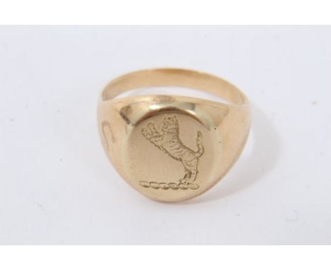 Yellow metal (tests 18ct) signet ring with engraved crest bearing a rampant tiger, ring size N½Condition report: Ring is not 
