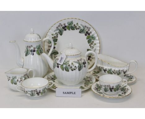 Royal Worcester Lavinia pattern tea and dinner service (67 pieces)