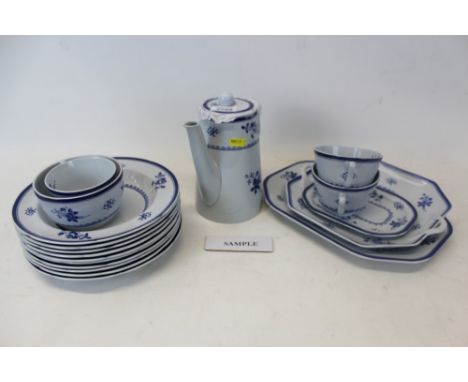 Extensive Spode "Gloucester Blue" pattern tea and dinner service 91 pieces