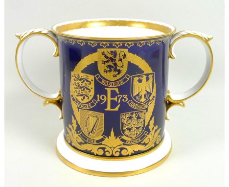 A Spode loving cup 'The European Community Loving Cup, 1973', published by Mulberry Hall, York, Limited Edition No 351, 16cm 