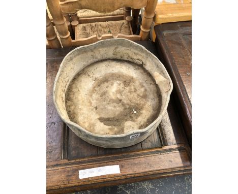 AN ANTIQUE LEAD SHALLOW PLANTER WITH CHERUB DECORATION.