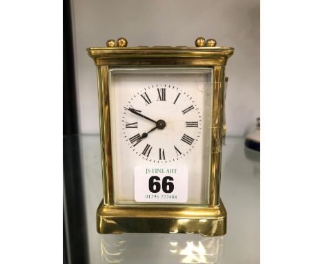 A BRASS CARRIAGE CLOCK WITH KEY.