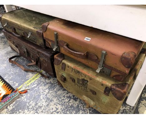 A QUANTITY OF VARIOUS VINTAGE LUGGAGE. 