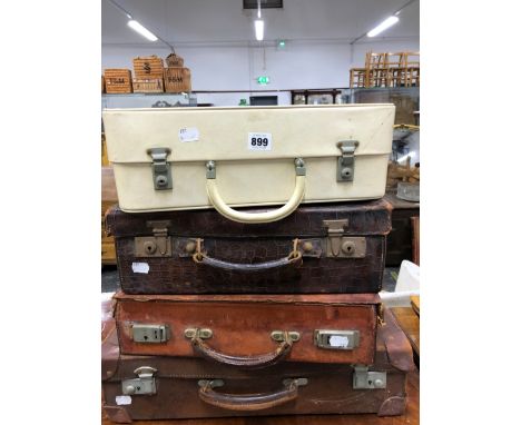 FOUR VINTAGE SUITCASES. 