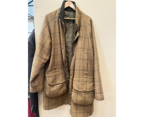 A Chrysalis tweed gentleman's wool overcoat. Large size. 42-44.