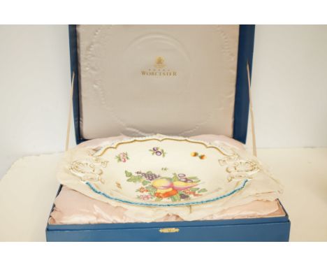 Large Royal Worcester The Worcester heritage collection ornate fruit bowl with original box 
