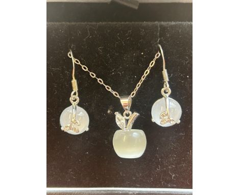 Boxed silver necklace & earring set 