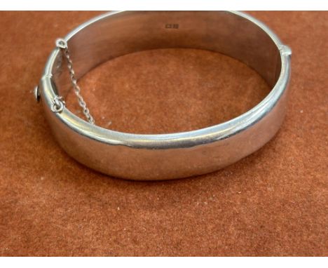 Silver bangle Weight 25g 