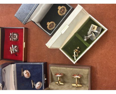 Good collection of boxed cufflinks to include silver 