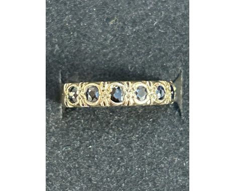 9ct Gold Half eternity ring set with 7 garnets Size K 