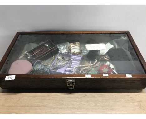 BIJOUTERIE DISPLAY BOX INCLUDING SILVER GATE BRACELET