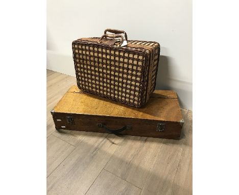 OLD TOOL BOX & PICNIC HAMPER