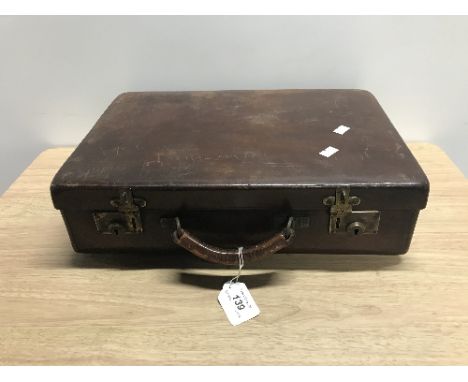 VINTAGE SOLID LEATHER CASE STAMPED ASHTONA NORFOLK