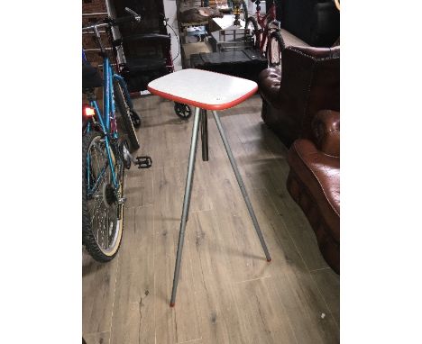 VINTAGE TRIPOD STAND