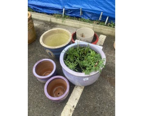 6 ceramic garden pots of various sizes 