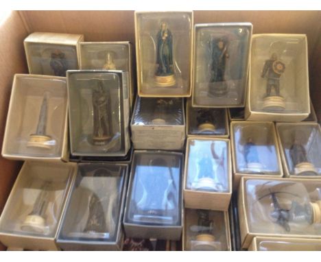 A Lord of the Rings chess set (Set 1) cast in lead and produced by Eaglemoss, together with the pieces' accompanying magazine