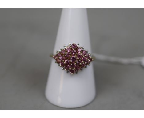 9ct gold pink stone set cluster ring - Size R 