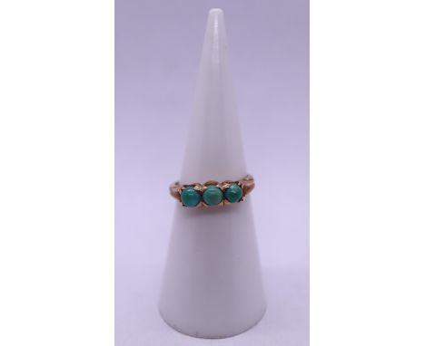 Gold ring set with turquoise - Size J 