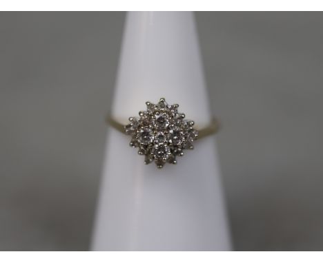 9ct gold diamond set ring - Size K 