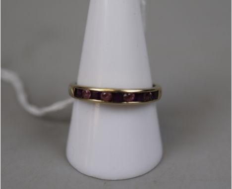 9ct gold amethyst channel set ring - Size T 