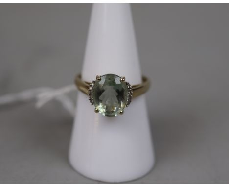 9ct gold stone set ring - Size Q 