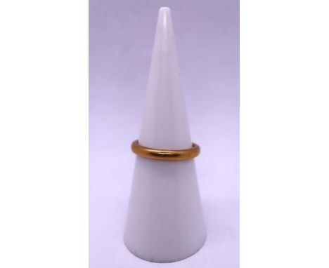 22ct gold wedding band - Approx weight: 4.2g - Size K