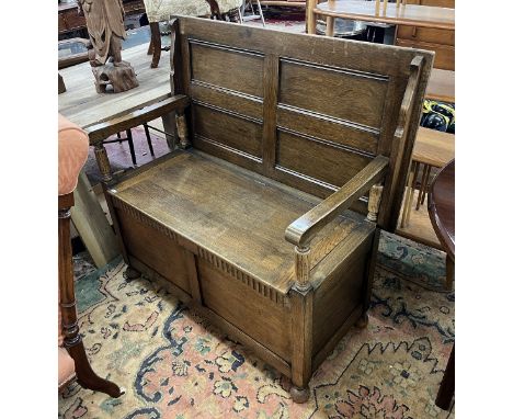 Oak monks bench&nbsp; 