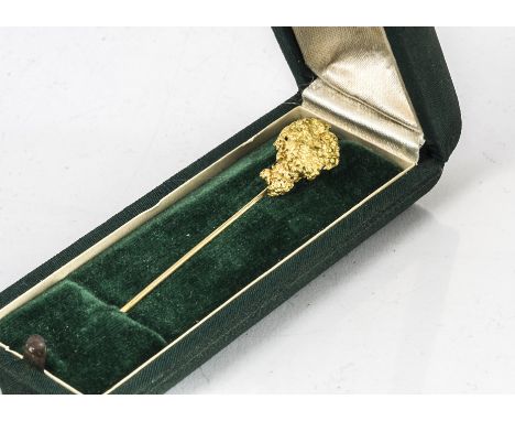 A gold nugget stick pin, in a fitted cloth box from Caracas, stick pin 7.6g, 7cm 