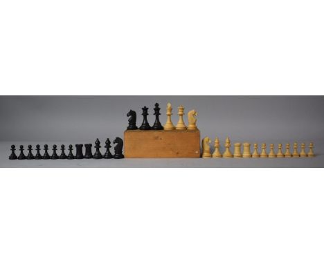 A Boxwood Chess Set, Kings 5cm high 