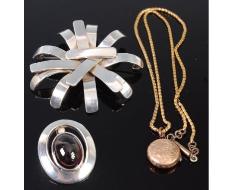 A modern silver snowflake brooch, w.5.5cm; together with a modern white metal and garnet set pendant; and a 9ct gold engraved