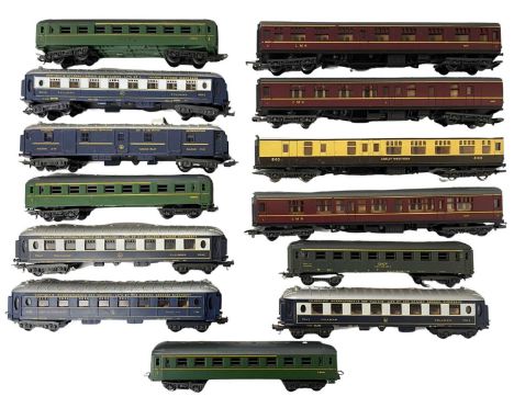 A collection of variouis Lima 00 gauge rail corridors / carriages