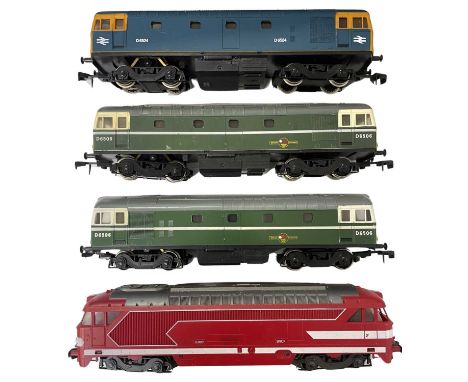 Four Lima 0 gauge rail corridors, to include: - Class BB67000 67001 in SNCF Red Livery - Class 33 RN D6506 in BR Green Livery