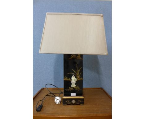 A Chinese chinoiserie and lacquered table lamp 