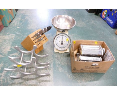 Knife block, pasta maker scales, bottle holder  This bladed lot is not for sale to people under the age of 18. By bidding on 