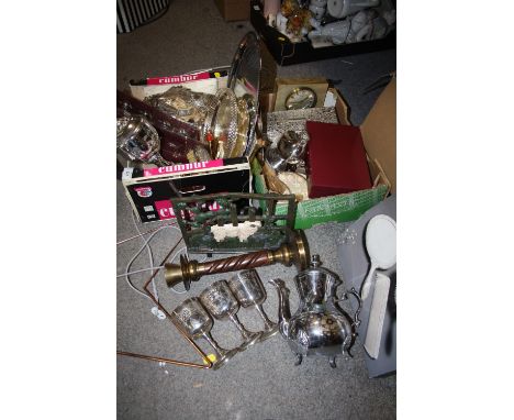 TWO BOXES OF ASSORTED METALWARE TO INCLUDE A CAST METAL MUSIC STAND, MODERN STAR SHAPED WALL LIGHT, SILVER PLATED WARE ETC.