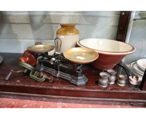 Collectables to include vintage pancheon