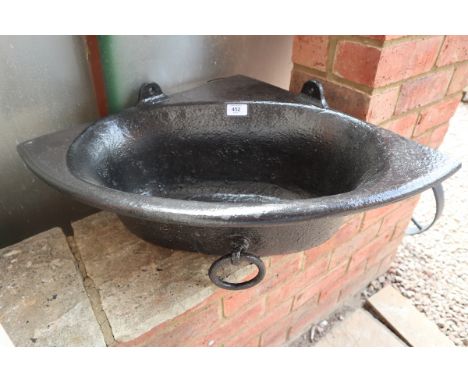 Cast iron corner trough&nbsp; 