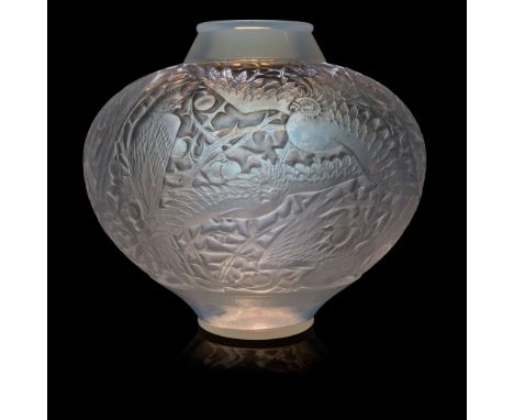  RENÉ LALIQUE (1860-1945) ARAS VASE, NO. 919 designed 1924cased opalescent&nbsp;engraved R. Lalique France 23cm ( 9in) high  