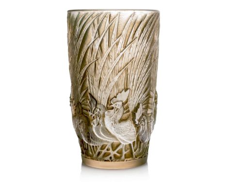  RENÉ LALIQUE (1860-1945) COQS ET PLUMES VASE, NO. 1033 designed 1928clear, frosted and green stainedstencilled R. LALIQUE FR