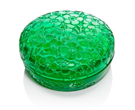  RENÉ LALIQUE (1860-1945) EMILIANE BOX, NO. 70 designed 1920opalescent green , and white stainedmoulded R. LALIQUE(2) 4cm (1 