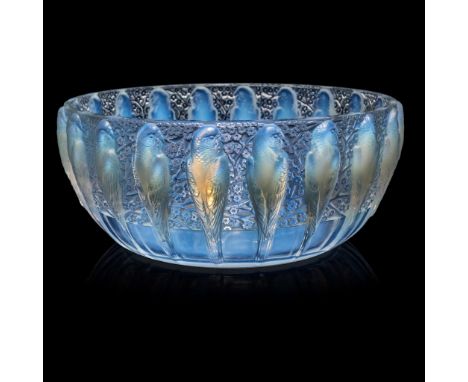  RENÉ LALIQUE (1860-1945) PERRUCHES BOWL, NO. 914 designed 1931opalescentstencilled R. LALIQUE FRANCE 25cm (9 7/8in) diameter