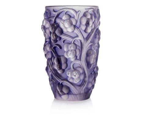  RENÉ LALIQUE (1860-1945) RAISINS VASE, NO. 1023 designed 1928clear, frosted and blue stainedwheel-engraved R. LALIQUE FRANCE