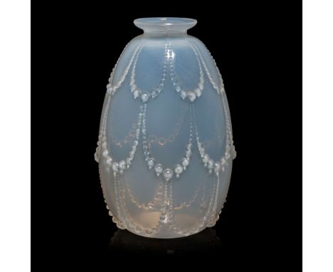  RENÉ LALIQUE (1860-1945) PERLES VASE, NO. 959 designed 1925opalescentstencilled R. LALIQUE FRANCE 12.5cm (4 7/8in) high   