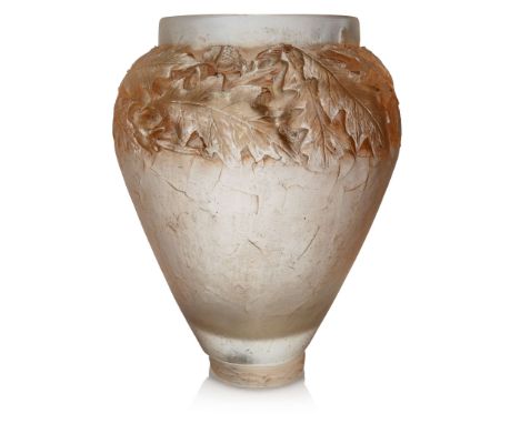  RENE LALIQUE (1860-1945) CHÊNE VASE designed circa 1920cire perdue, sepia stainedwheel-engraved R. LALIQUE 28.2cm (11 1/8in)