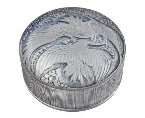  RENÉ LALIQUE (1860-1945) RAMBOUILLET BOX, NO. 60 designed 1924clear, frosted and blue stainedcover moulded R. LALIQUE(2) 4cm