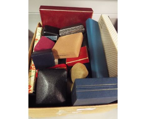 A box of assorted vintage and modern jewellery boxes