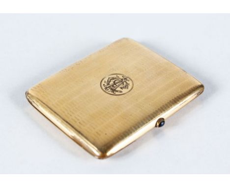 AN ENGINE TURNED GILT CIGARETTE CASE.