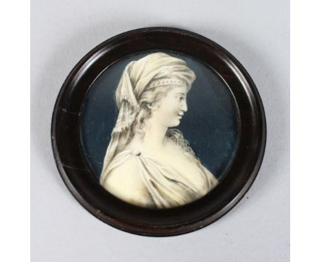 A CIRCULAR PORTRAIT, A CLASSICAL LADY. 2.5ins diameter, in a wooden frame.