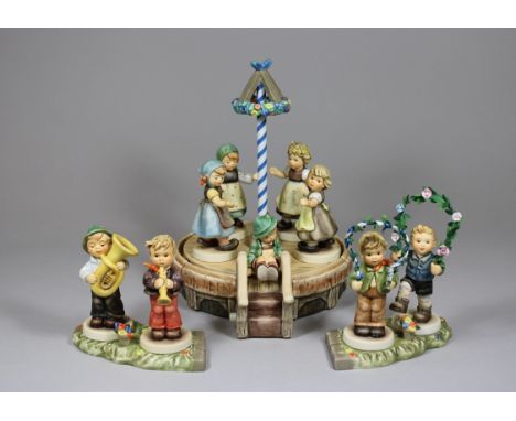 Porzellanfiguren 12 Tl., Ringelreihen/Tanz in den Mai, Goebel, Hummelfiguren, 2006, 1 Tanzboden mit Maibaum, Liesl Hum 912/B,